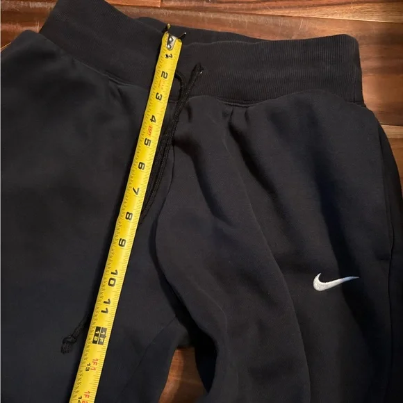 Nike Women’s Black Fleece Joggers | Swoosh Logo | Cozy Sweatpants - Picture 4 of 7